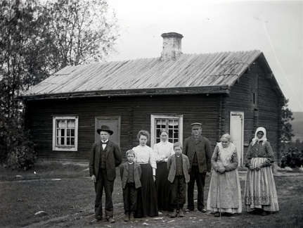 Familjen vid gamla huset